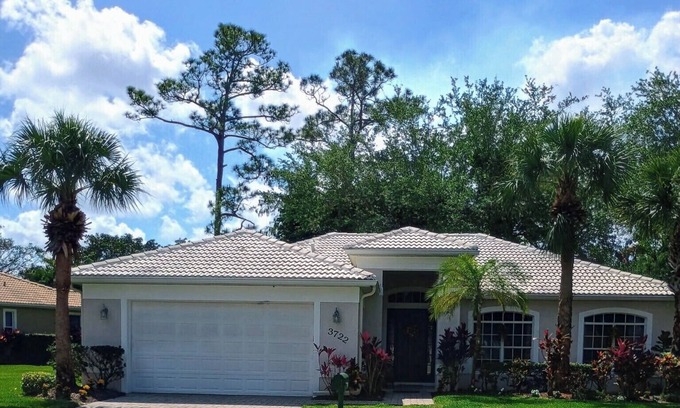 Golden Gate House | Naples, Fun, Sun for Everyone!