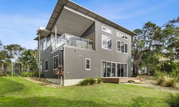 Fairhaven House | Narani Way I Walk to Beach I Pet Friendly