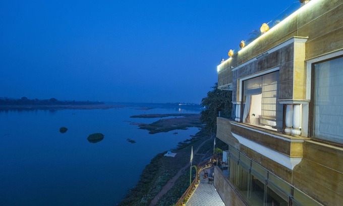 Budhni Hotel | Narmade River View Resort