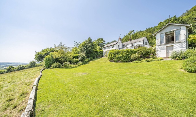 Axminster Cottage | Nash Cottage - sleeps 8 guests in 4 bedrooms
