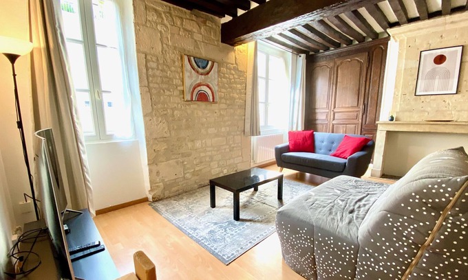 Centre Ancien Apartment | Nashira YourHostHelper