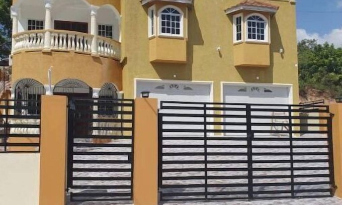 Old Harbour House | Nate Luxury Stay - Cozy family retreat in Old Harbour. Pet-Friendly!