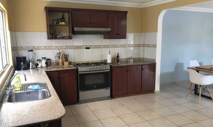 Gualaceo House | Natural Light, Hot Water, and Privacy for Your Stay in Gualaceo