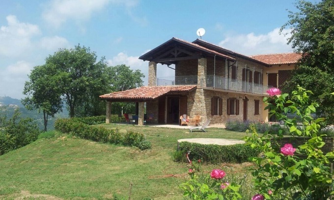 Cravanzana House | Natural stone country house on hilltop in the middle of the gourmet paradise LANGHE