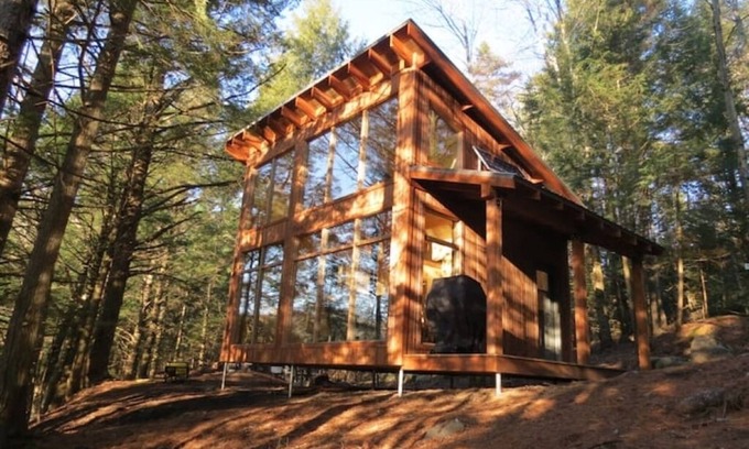 Saint-Etienne-De-Bolto Cabin | Nature eco-lodge with water view: La Mésange