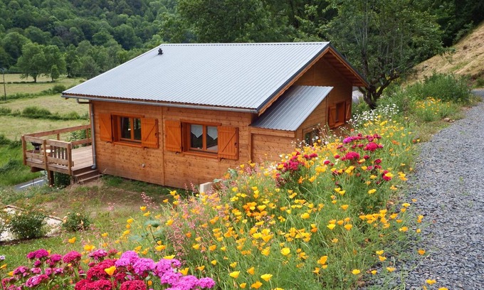 Velzic Cottage | Nature chalet with terrace, pets allowed, Tourism and Handicap certified
