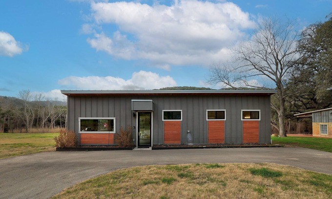 McNeil Cottage | Nature Cottage in West Bull Creek
