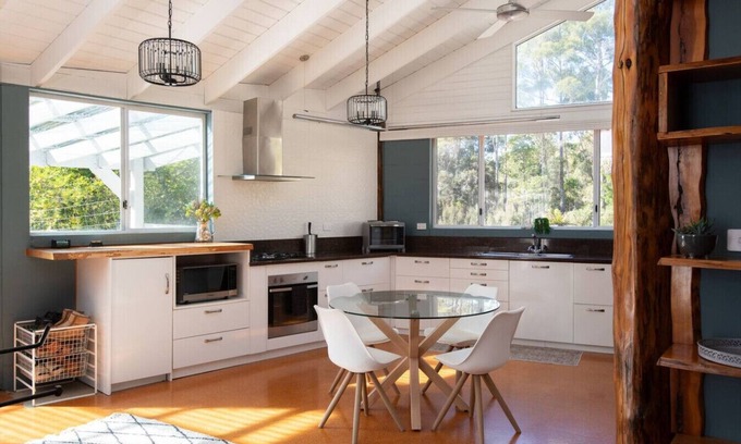 Underwood House | Nature Escape - Big Bush Block!