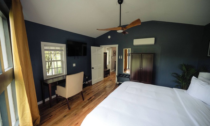 Shawnee On Delaware House | Nature-Filled Escape | Ideal for Golf Fans & Scenic Outdoor Adventures