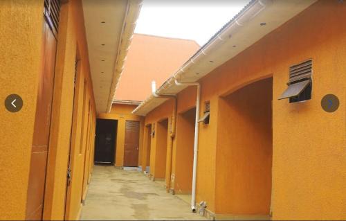 Kasese House | ndugu gardens kasese guest house