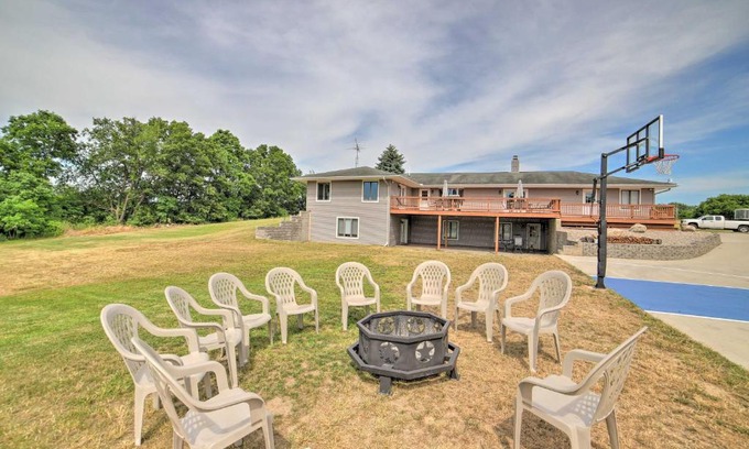 Grass Lake House | Near Boat Launch Pet-Friendly Grass Lake Getaway