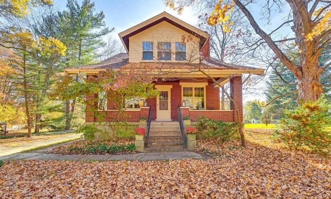 Roselawn Finance House | Near Downtown Cincinnati Peaceful Retreat!