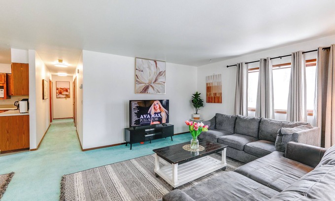 Fairbanks Cottage | Near Dtwn & Pioneer Park: Fairbanks Home w/Deck!