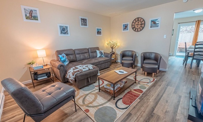 Saylorsburg House | Near Hiking & Water Parks!*Dogs OK*Wi-Fi*Fireplace