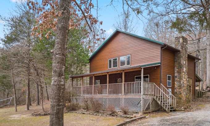 Marble Falls Cabin | near Jasper, secluded, close to Buffalo River, hiking, WIFI, Arcade game,