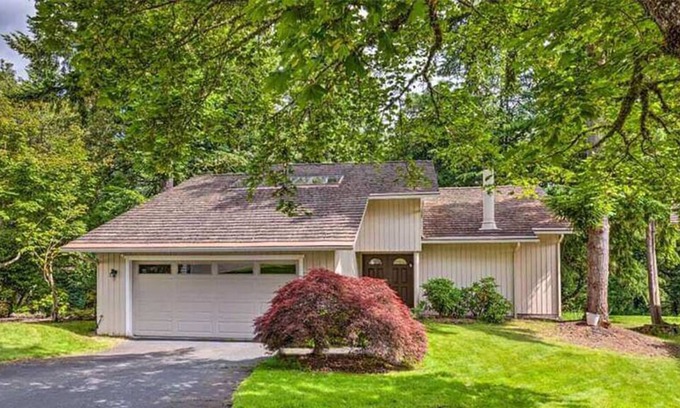 Overlake House | Near Microsoft, Executive Rental, Free Bikes, 4 Bdrm, Pet Friendly!