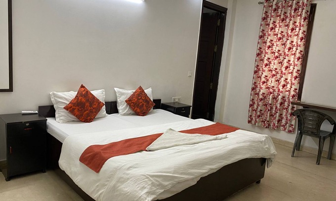 Saket Apartment | near to max hospital n5 min walk select city mall & dlf avenue n