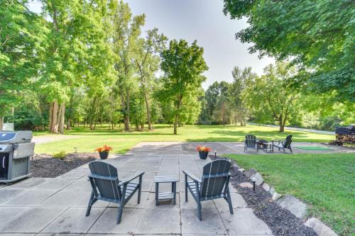 Victor House | Near Trails and Wineries Victor Getaway with Fire Pit