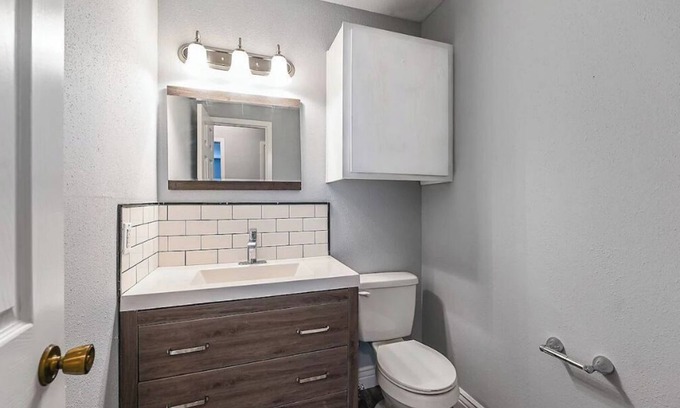 College Station Apartment | NEAR TX A&M, HWY 6 , NO CLEANING FEE ,ENTIRE Blace