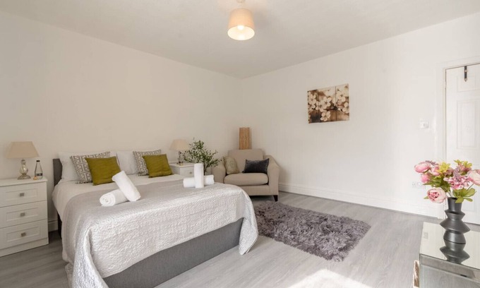 Nelson House | Nearby Station and Motorway links
