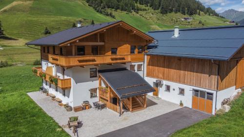 Schmirn Apartment | Nedererhof - Zimmer Enzian mit Gemeinschaftsküche