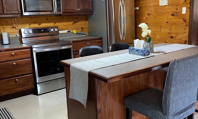 Highlands East Cottage | Need to get away from your busy lives? Here is your chance to un-wine and relax.