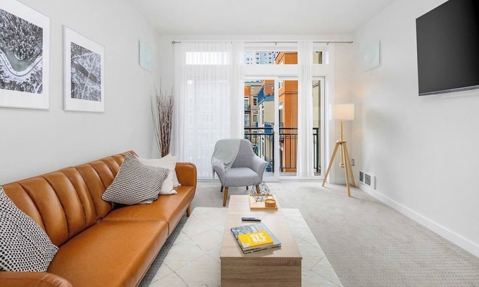 Belltown Apartment | Needle's Edge - 99 Walkscore!
