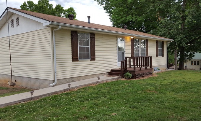 Shell Knob House | Needles Eye In Shell Knob. Lake View! 2 Min To Grocery Store. Newly remodeled!