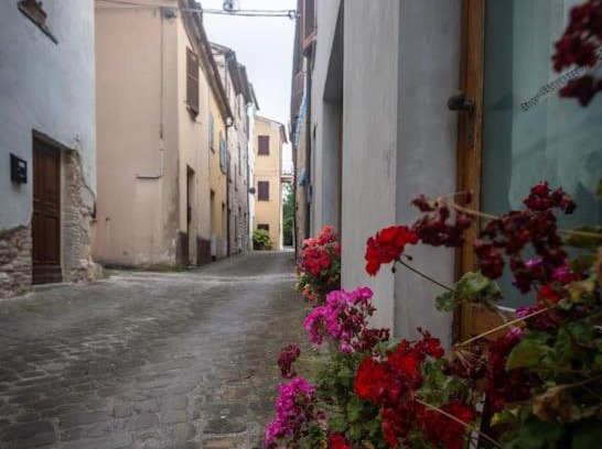 Fossombrone House | Nel tranquillo centro d'Isola