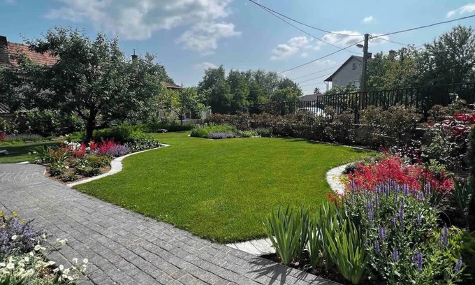 Csopak Apartment | Neon Apartment: Large Garden, Near Lake, Pet&Family-Friendly