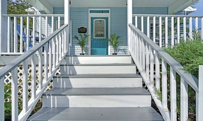 Neptune City House | Neptune Bungalow a short ride to the beach
