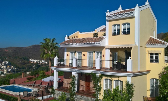 Urbanizacion Ladera del Mar Villa | NERJA Villa STUNNING SEA VIEW, POOL incl WiFi, AIRCON & CINEMA/GAMES ROOM