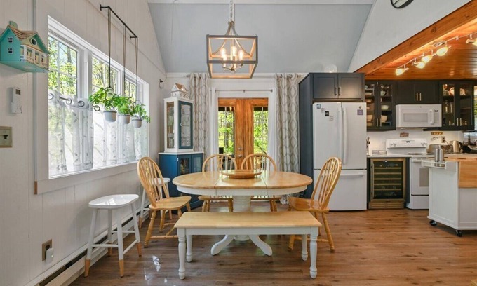 Hawley House | Nestle into Nature, Hawley, PA - 5 Min. to Lake!