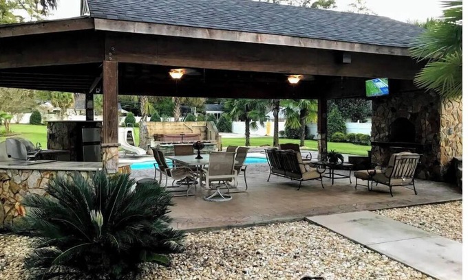 Orangeburg House | Nestled between historic Charleston and Columbia.