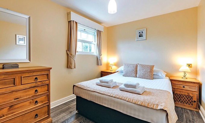 Eaton Mascott Cottage | Netley Hall - Jasmine