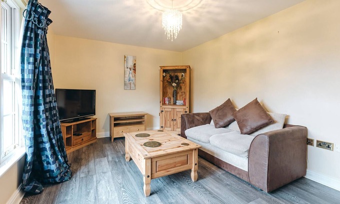 Eaton Mascott Cottage | Netley Hall - Poppy