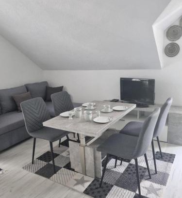 Neresheim Apartment | NEU! FeWo Maria Buch