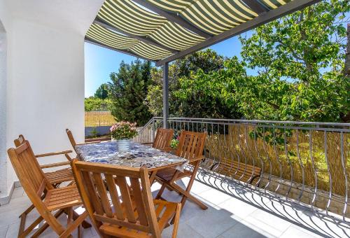 Skatari Apartment | Neu renovierte Ferienwohnung mit Klima, WLAN, Terrasse und Grill