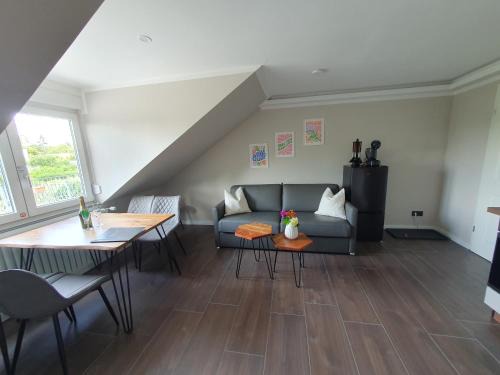Schwerin Apartment | Neumühler Hof - moderne Ferienwohnung "Janica" mit entspannte Lage, kurze Fahrt zur Stadt mit kostenfreien Wlan und Netflix
