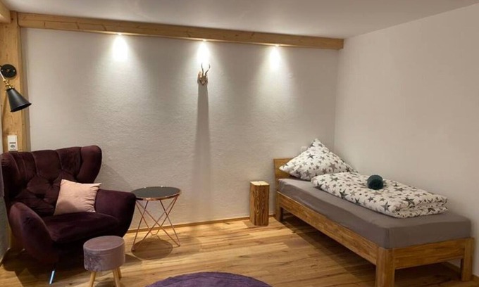 Holzkirchen Apartment | Neurenovierte 60m2 Fewo Xaverl zw. Stadt&bergen