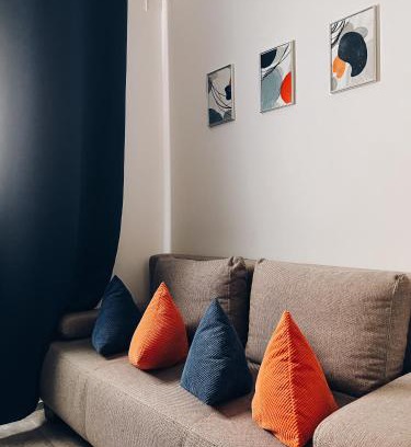 Freiberg am Neckar Apartment | Neuwertiges Apartment mit schnellem WLAN, Glasfaser, Kostenlose Privatparkplatz auch für Transporter geeignet R11
