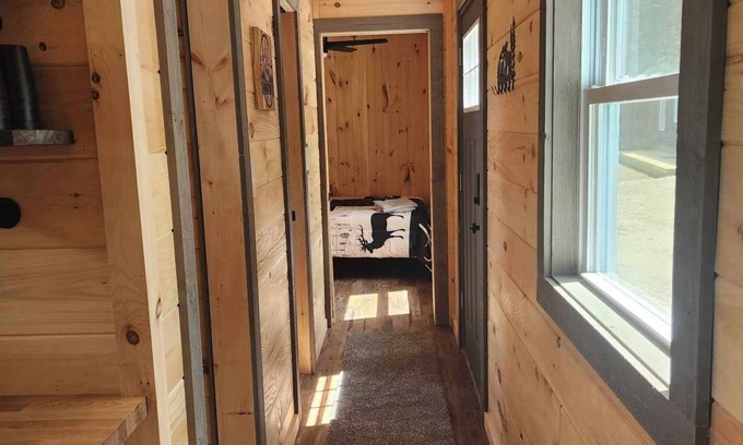 Errol Cabin | New 1 bedroom Container cabin with direct trail access (cabin 3)