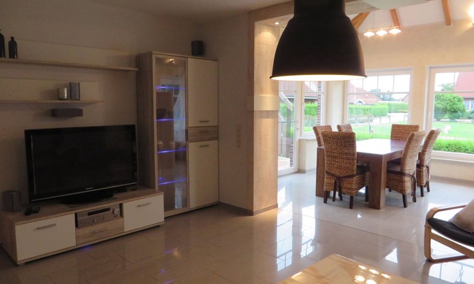 Halbemond Apartment | NEW! 100 sqm dog-friendly apartment with whirlpool