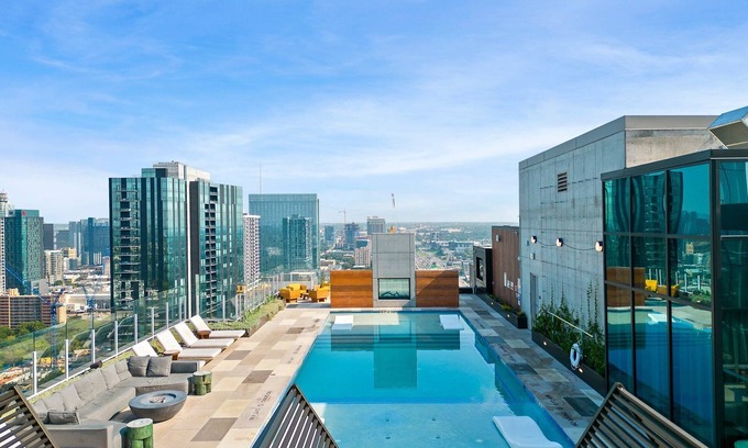 Rainey Street Historic District Condo | New 1BR Condo on Rainey St-Rooftop Pool