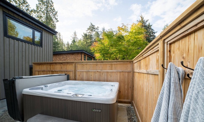 Tofino Cabin | New! 3 bedroom with hot tub - Tofino Secret Spot Cabin