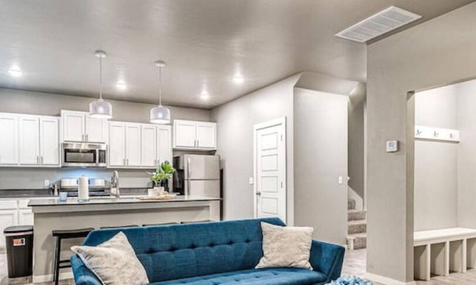 Midwest City House | New 3B/2.5B In Heart Of MW City