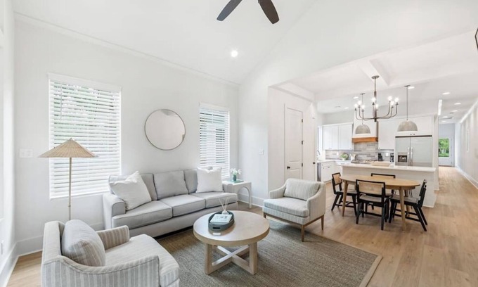 Lafayette House | New 3BR - King Bed - Garage - Near Hospital