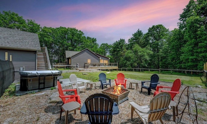 Rowland House | NEW 4-bedroom home, private, hot tub, fenced yard, pet friendly