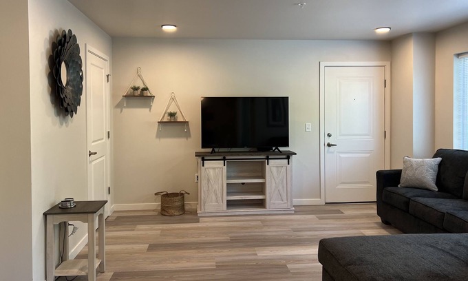 Cottage Grove Apartment | New and conveniently located