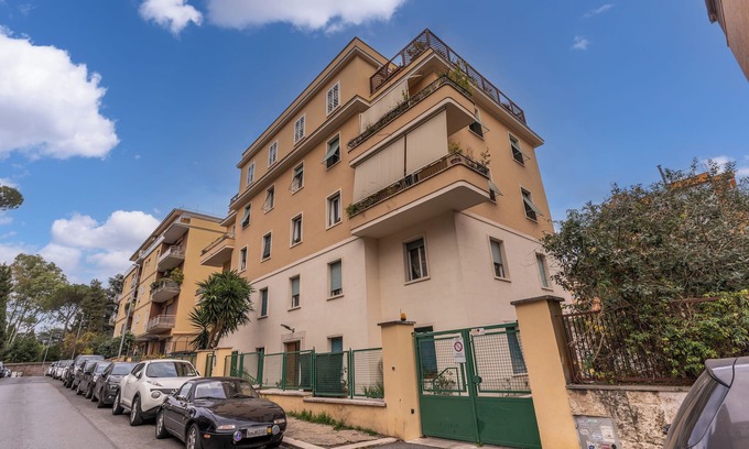 Aurelio Apartment | New and cozy apartment just minutes from Vatican City